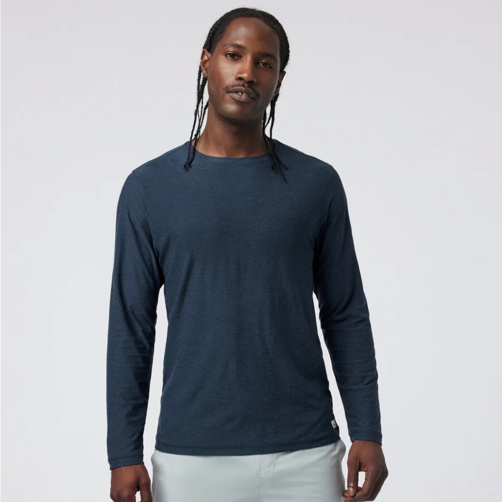 Vuori Long-Sleeve Strato Tech Tee in Heathered Navy Blue